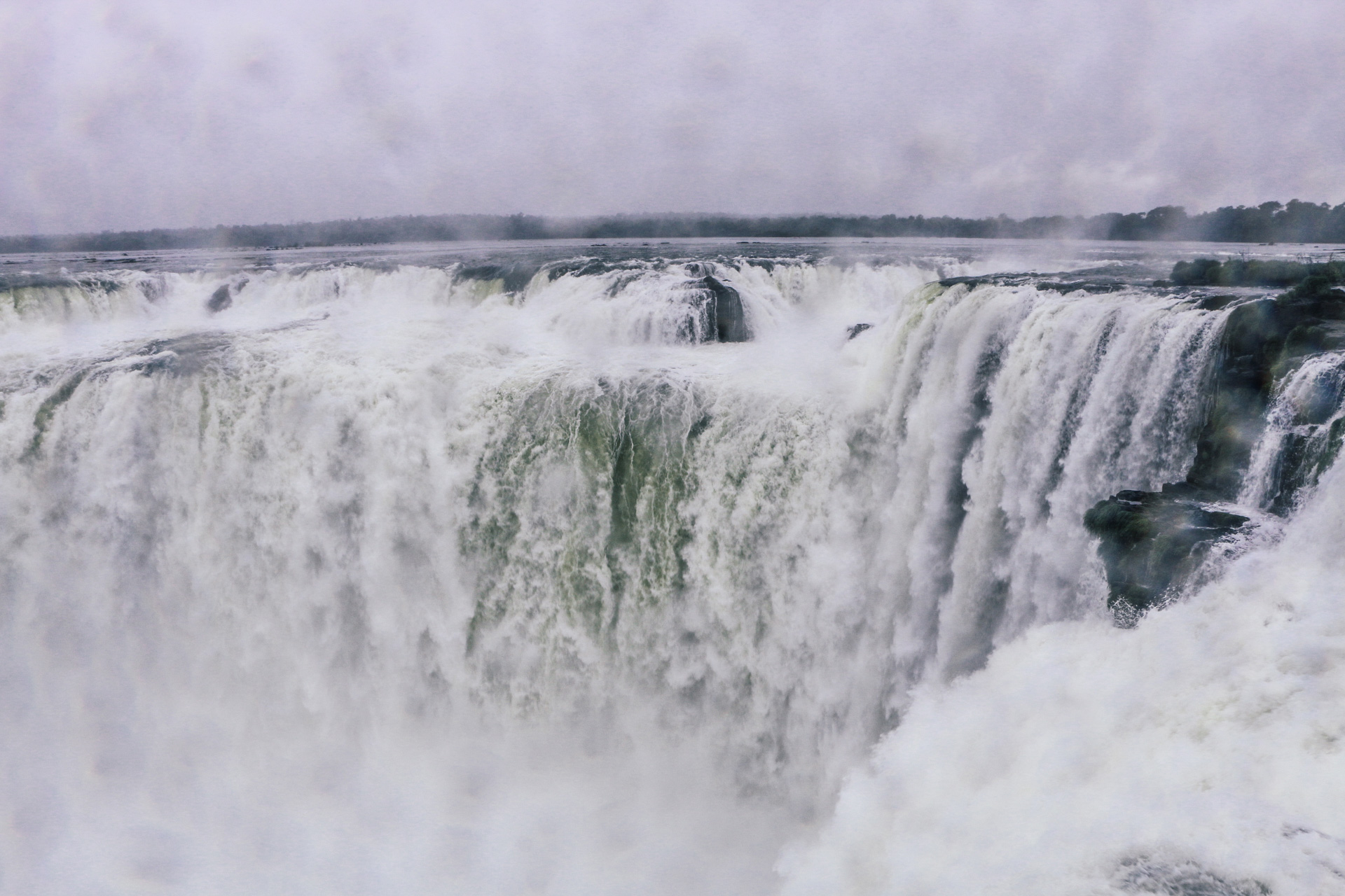 devils-throat-argentinian-side-iguacu-falls