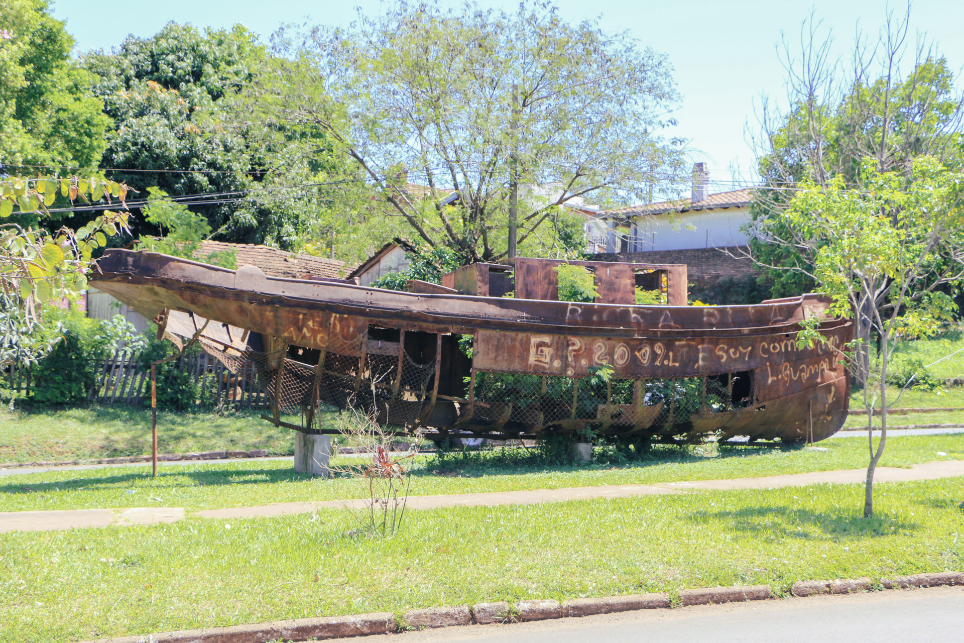 rusty-boat-encarnacion