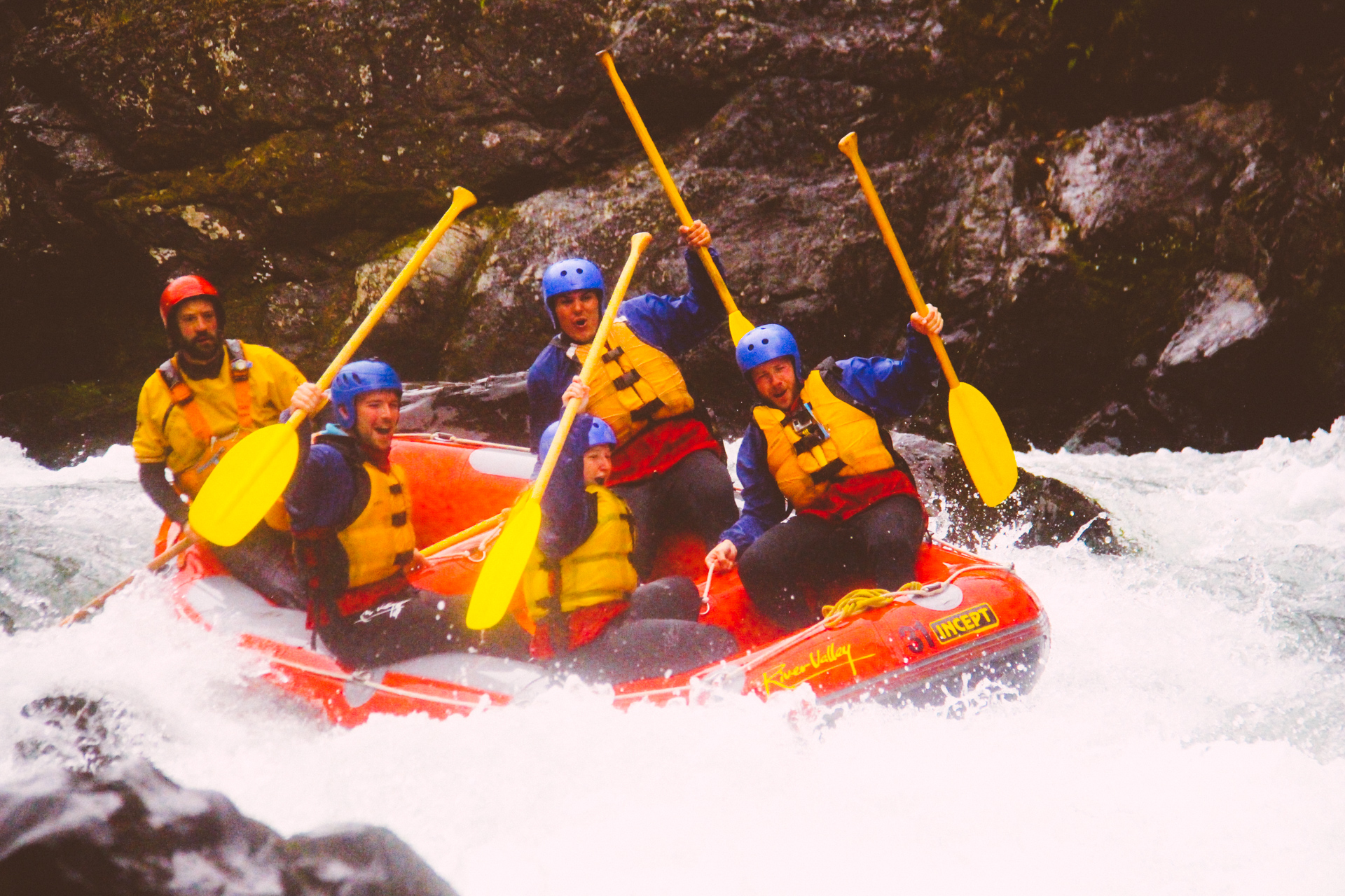 River Valley rafting in New Zealand on the Kiwi Experience Bus