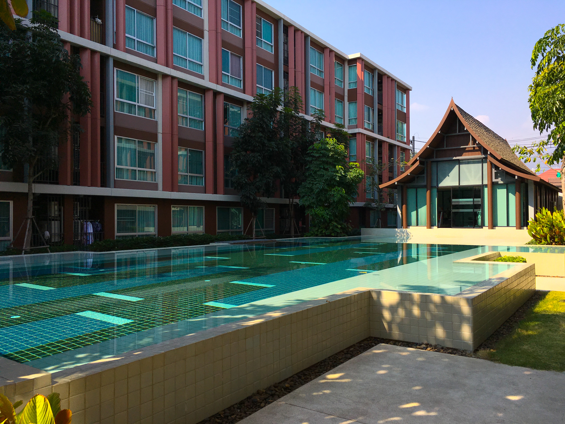 Dvieng Apartment Condo swimming pool and gym